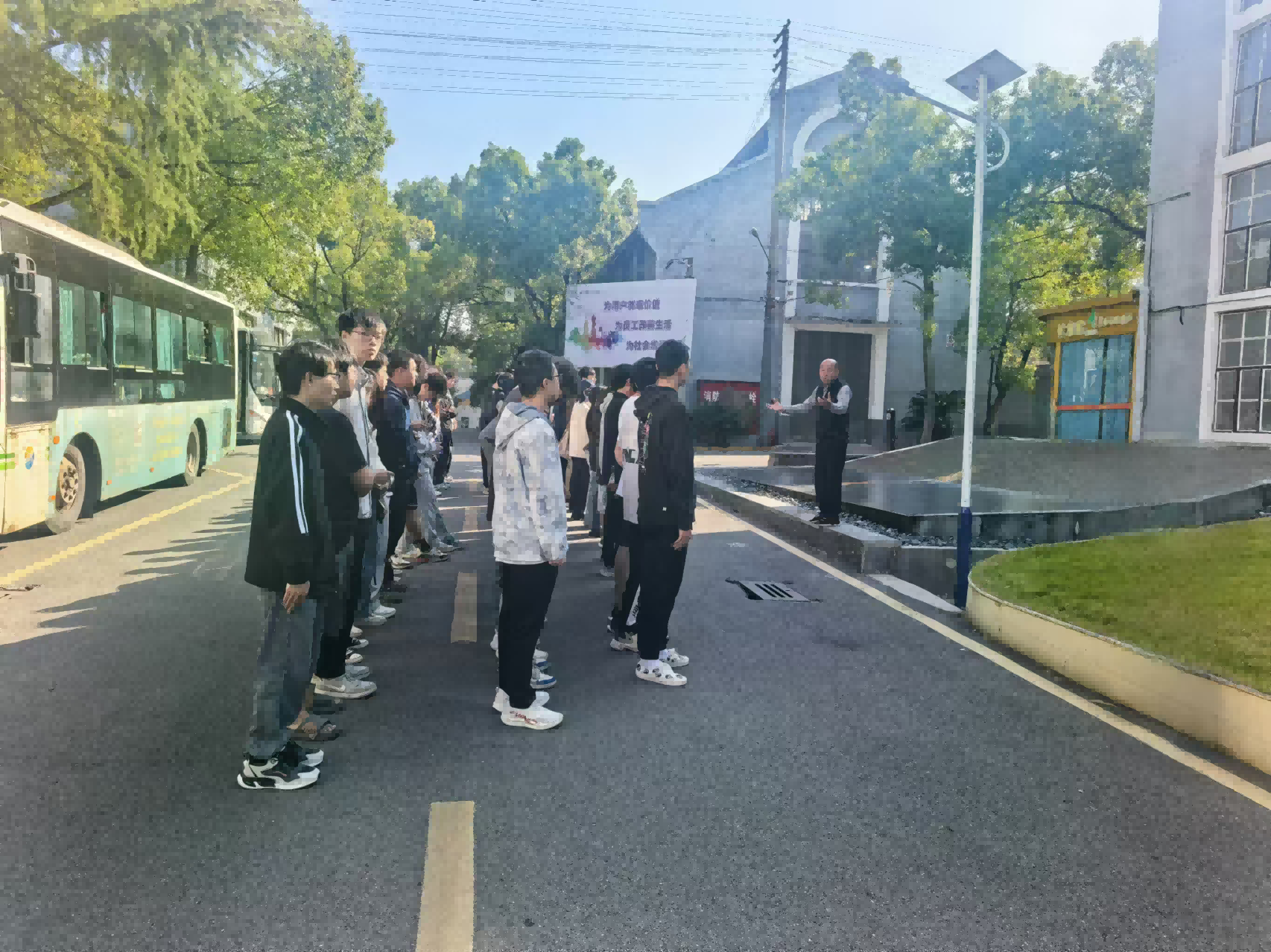 湖南工程学院学生来HTH.COM研学